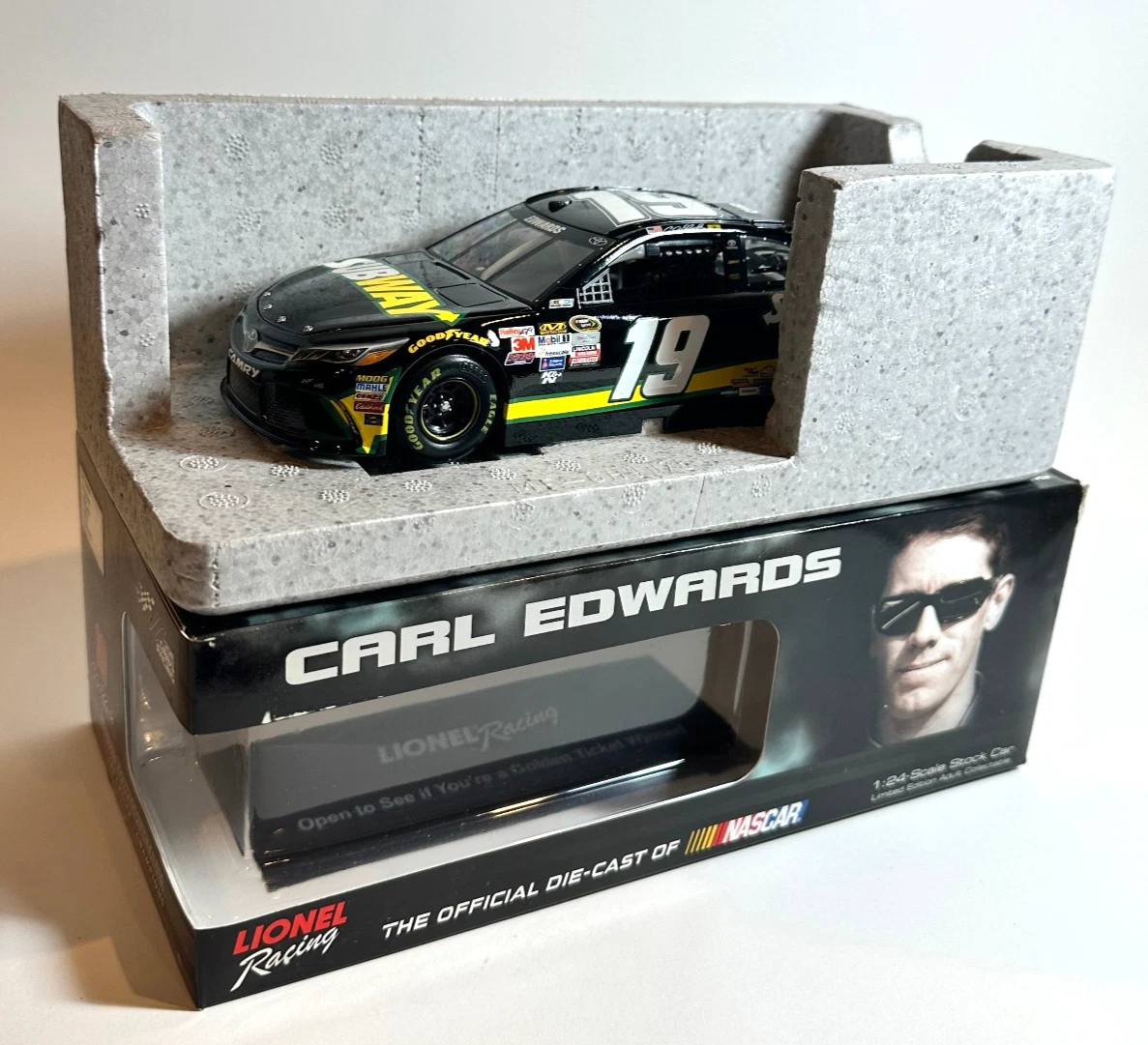 25+ Carl Edwards NASCAR 1:24 Diecast Racing Cars for sale