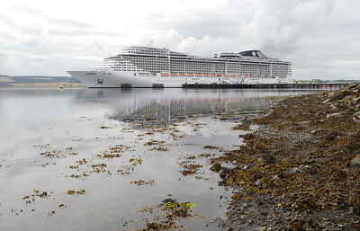 Foto 6x4 MSC Splendida, am Invergordon Pier MSC Splendida is a Fantasia c2016