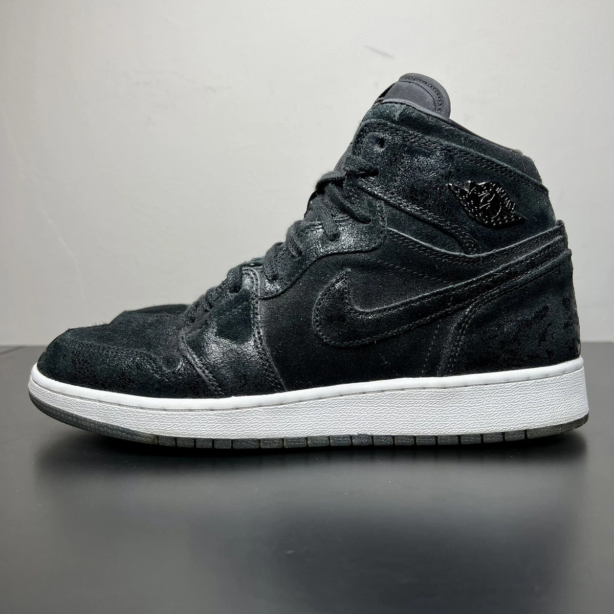 jordan retro 1 black suede