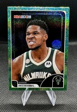 2025-26 Topps NBA HOOPS Giannis Antetokounmpo #165 Light Burst Green 57/75 Bucks
