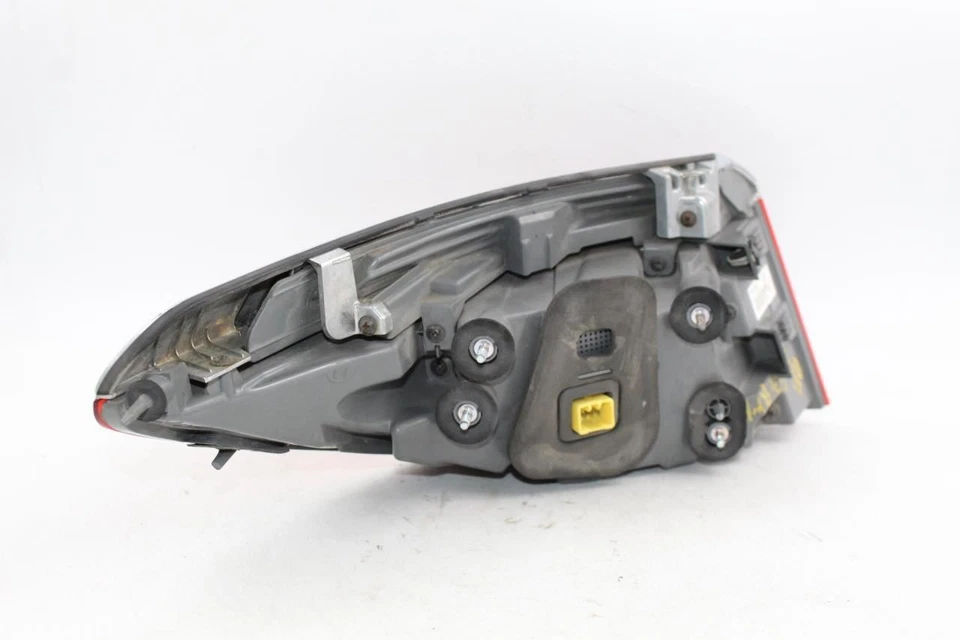 Cuarto de luz trasera para pasajero derecho montado en panel LED 2016-17 KIA K900 OEM #34289 Foto 2 de 4