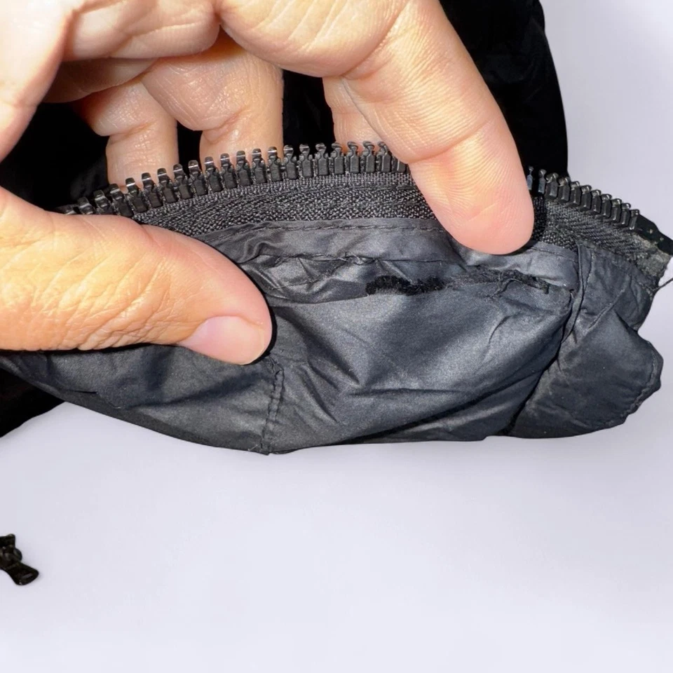 Chaqueta acolchada ligera negra Calvin Klein para hombre - talla pequeña Foto 4 de 4