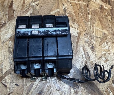 Eaton Cuttler-Hammer CH325ST 3P 25A 240V Circut Breaker w shunt trip metal hinge