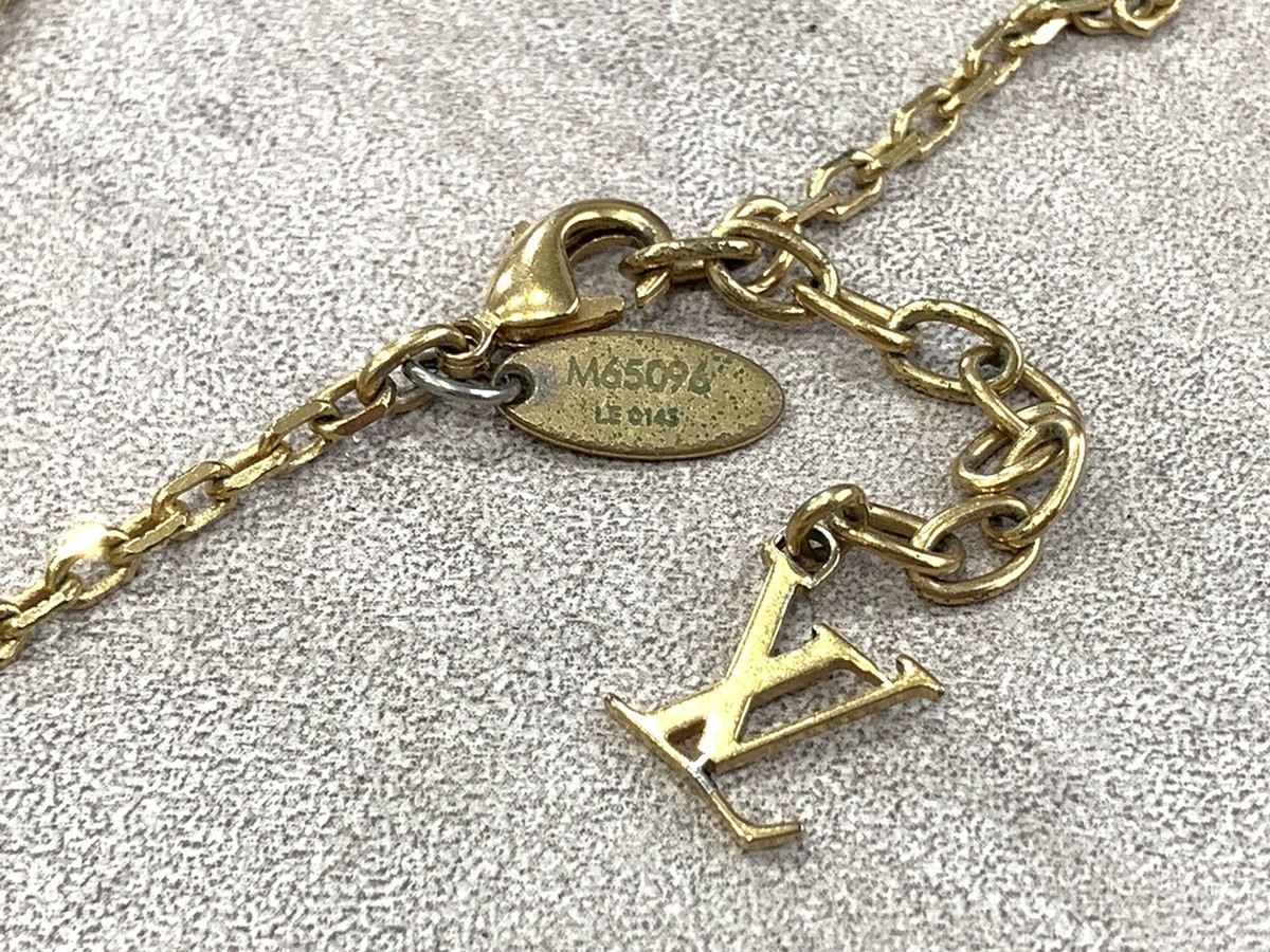 Louis Vuitton Collier Gamble Necklace Gold Logo & Cube Louis Vuitton Collier Gamble Necklace Gold Logo & Cube
