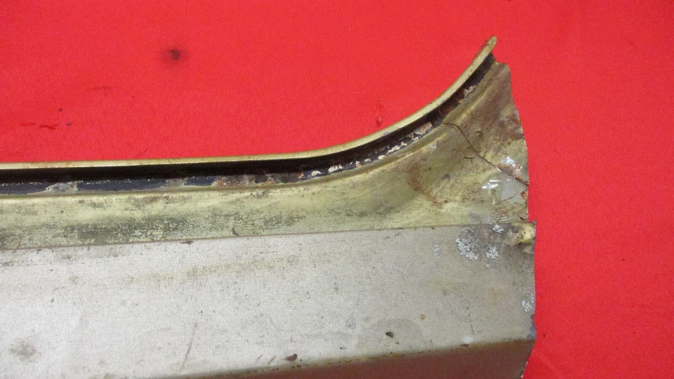 1971-1973 CHEVROLET IMPALA E CAPRICE IMPALA CALHA PORTA-MALAS LADO DIREITO - Imagem 2 de 4