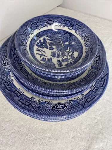 14 Pc Churchill of England  Blue Willow set EUC