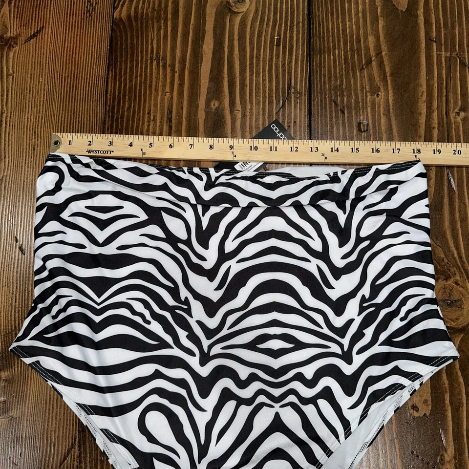 Traje de baño BOOHOO talla 20 bandeau 1 pieza - negro/blanco cebra nuevo con etiquetas  Foto 4 de 4