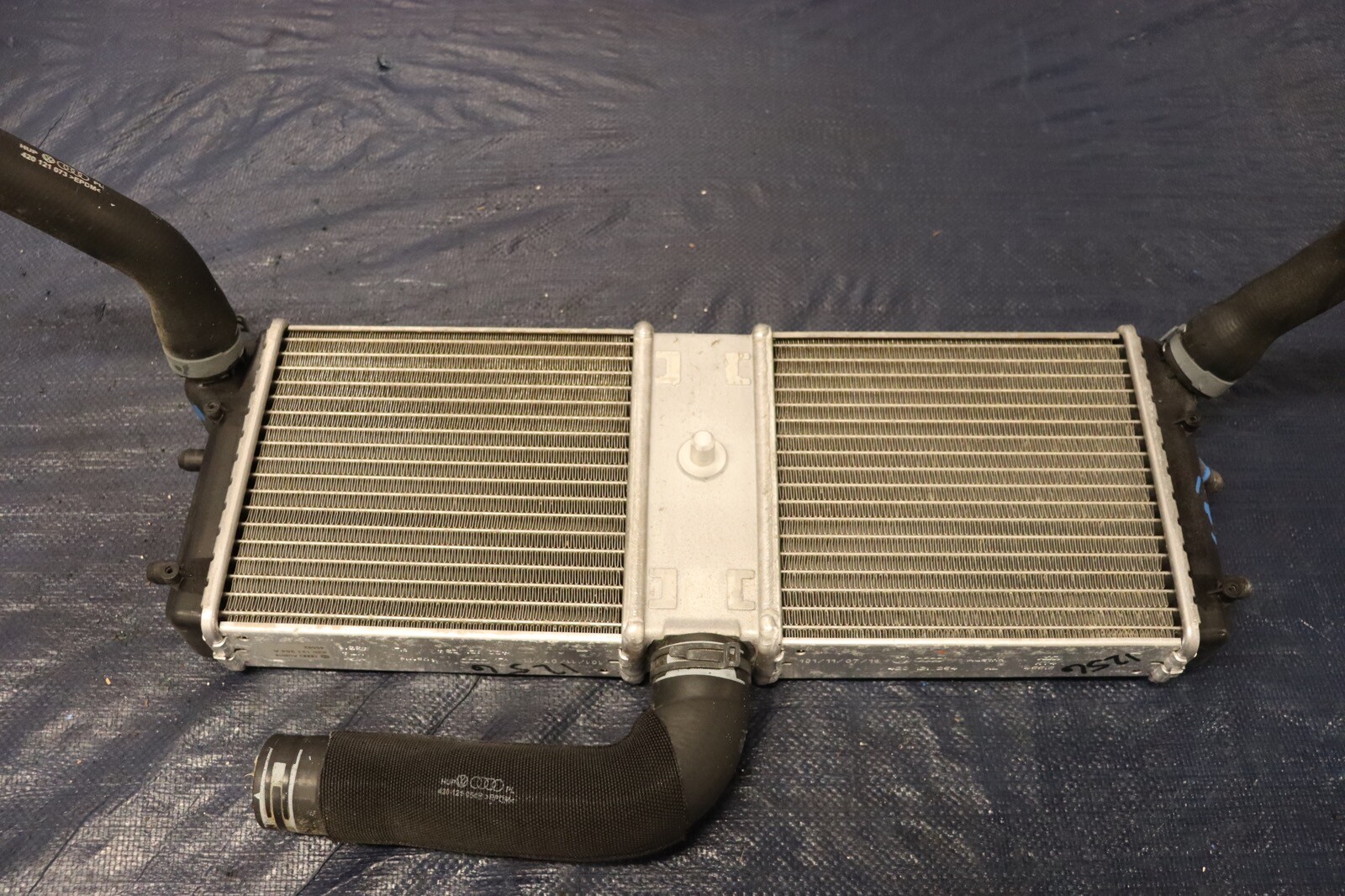 2012 AUDI R8 5.2 QUATTRO SPYDER V10 OEM CENTER RADIATOR UNIT *BROKEN TAB* #1256