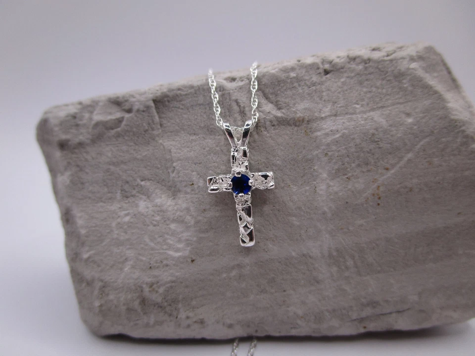 Colgante Cruz Mujer Zafiro Azul Simulado Redondo 1.0 Ct Chapado en Oro Blanco 14k Foto 3 de 4