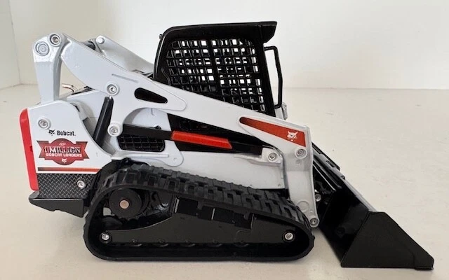 1:25 Bobcat T650 1 Million Compact Track Loader 6989253 Limited Edition - Image 2 of 4