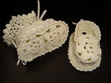 HANDMADE CROCHET BABY GIRL BAPTISM FLOWER SOLE SHOES BOOTIES OR SLIPPERS 6-9mon