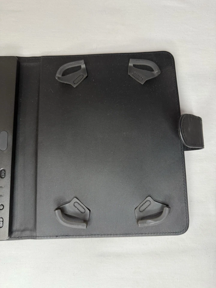 Teclado para tableta negro con estuche de cuero plegable negro con cinturón a presión para cerrar Foto 4 de 4