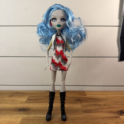 #ad Monster High Ghoulia Yelps Toys R Us Exclusive 2011 No Scooter READ 4 ISSUES $37.98