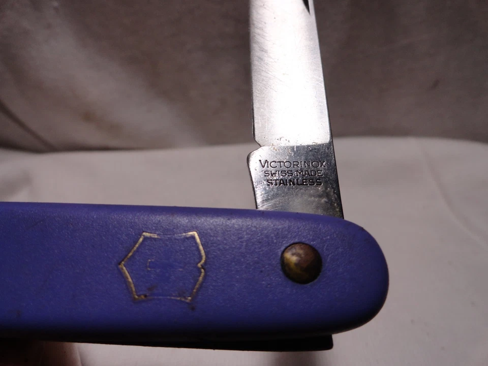 VICTORINOX САДОВНИК ОДИН НОЖ ФИОЛЕТОВЫЙ ШВЕЙЦАРСКИЙ АРМЕЙСКИЙ НОЖ 4» БЫСТРАЯ БЕСПЛАТНАЯ ДОСТАВКА - Изображение 4 из 4