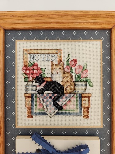 Vintage Needlepoint Cats Wall Message Note Pad Holder Handmade Wood Frame 15x6.5 - Picture 2 of 18