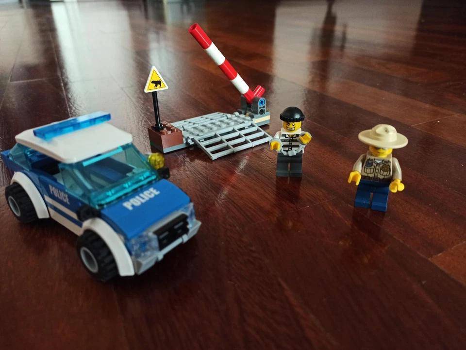 LEGO City 4436 Patrol Car, foto 1 di 2