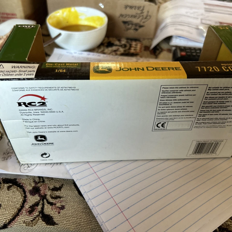 John Deere 1/64 Diecast Combine RC2 2005 - Image 2 of 4