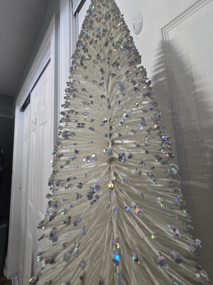 全新带标签 Wondershop Target 2024 白色大号圣诞瓶刷树雕塑 36 — 第 3/4 张图片