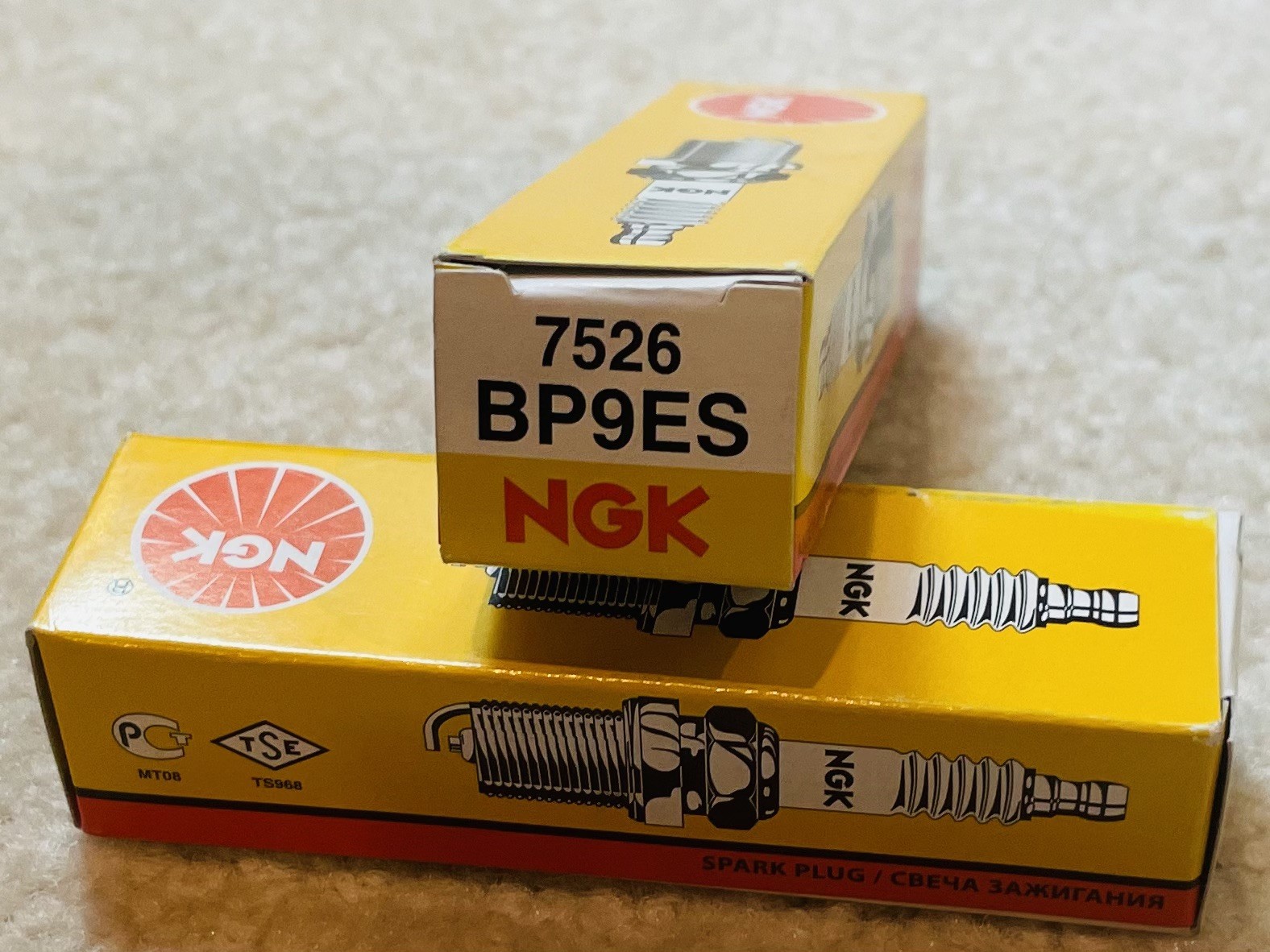 BP9ES - 2PK NGK Spark Plug Sparkplug - NEW No. 7526 