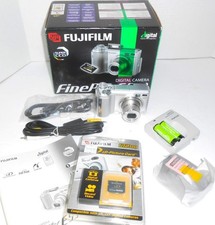 Fujifilm FinePix E550 Digital Point  Shoot Camera W/512MB XD Picture Card Fuji