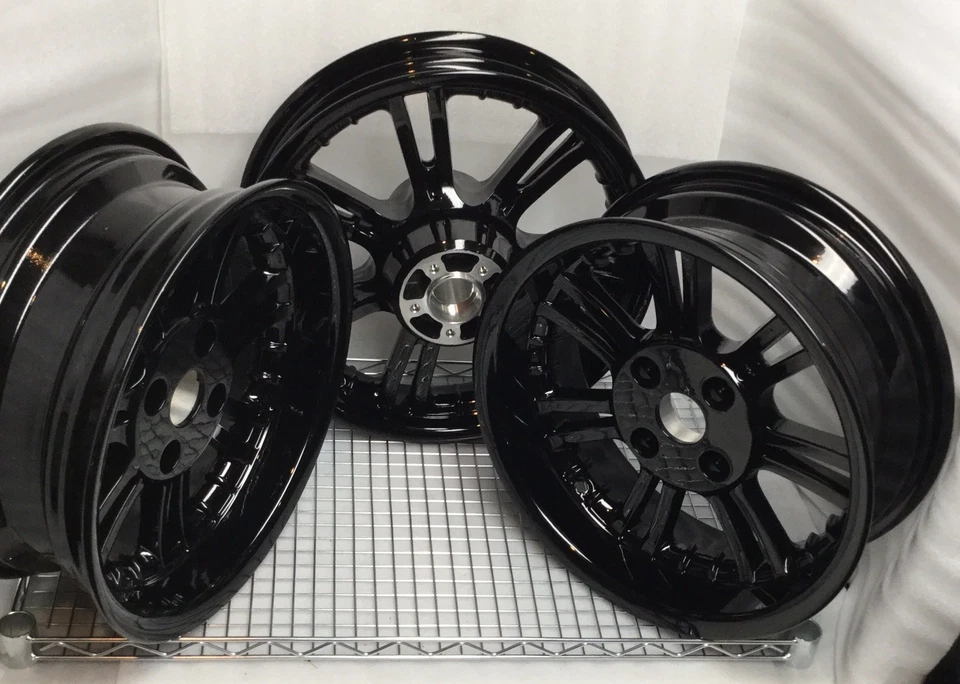 Ruedas Harley Tri Glide FREEWHEELER FLHTCUTG 2009-24 NEGRO BRILLANTE DIRECTO Foto 3 de 4