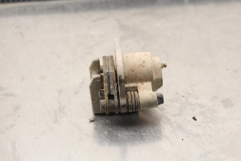 1990 Polaris Trail Boss 250 2x4 pinça de freio dianteira direita S767 - Imagem 2 de 4