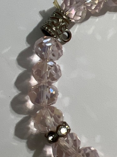 Pulsera elástica vintage con cuentas de cristal rosa con detalles en tono plateado evento - Imagen 2 de 4
