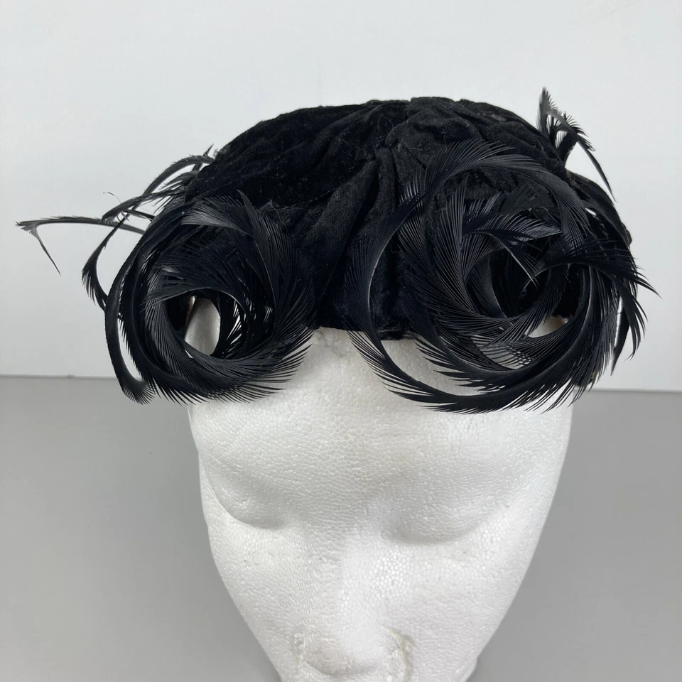 Gorra calavera de terciopelo aplastado negro liso para damas sombrero plumas vintage años 20 aleta Foto 2 de 4