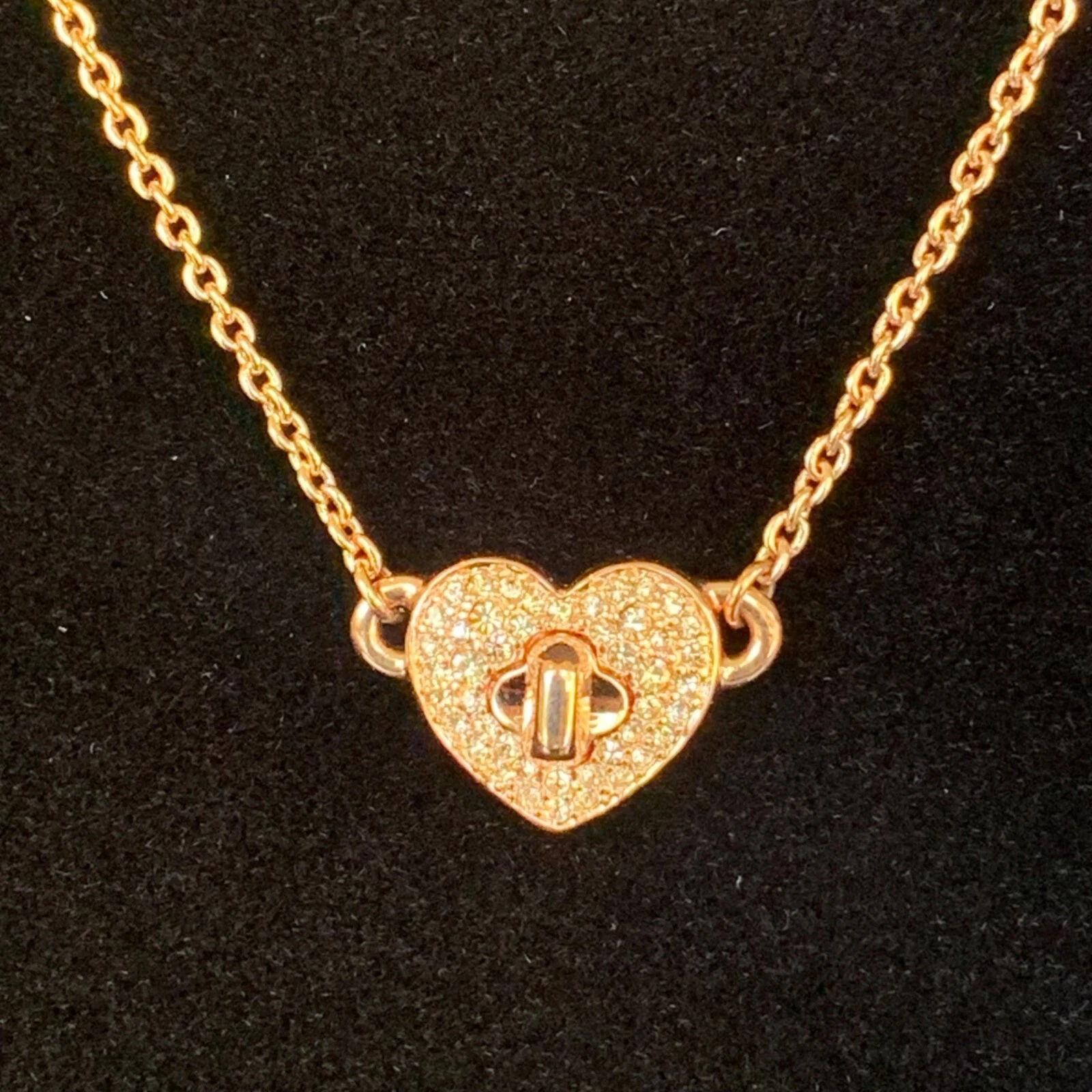 Collana Coach Pave Firma Chiusura Cuore Catena Tono Oro Rosa 17” Regolabile