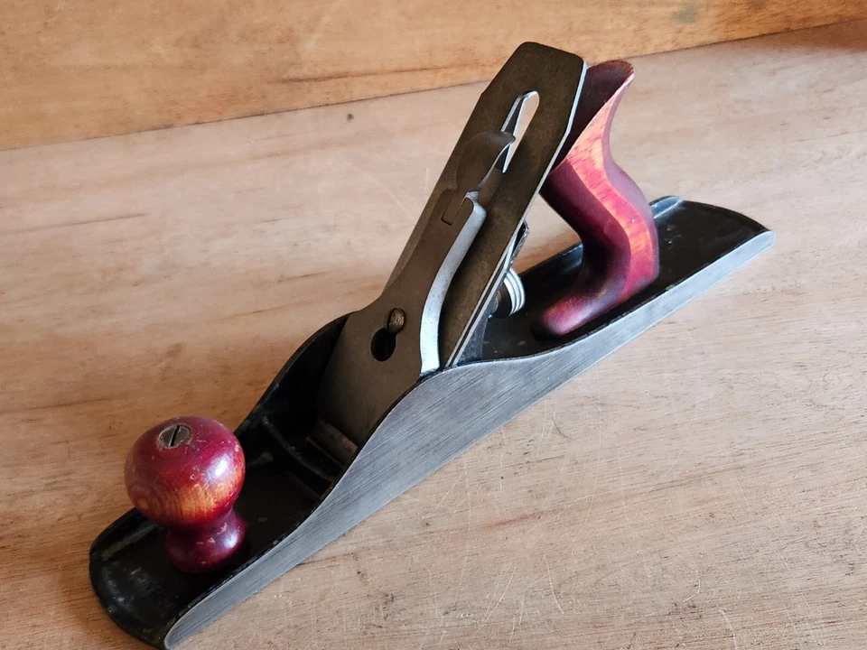 Avión de carpintería Defiance 2-3/8" x 14" Stanley EE. UU. Herramienta de manijas de madera vintage Foto 2 de 4