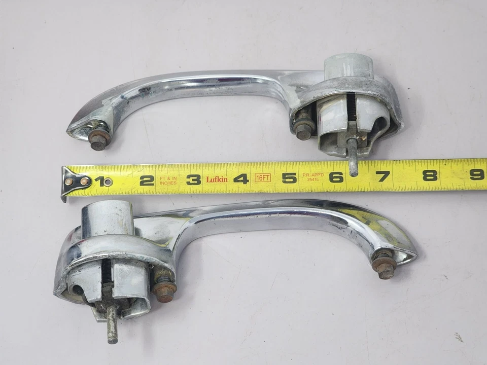 Juego de 2 manijas de puerta automotrices cromadas Oldsmobile 1966 vintage izquierda y derecha Foto 3 de 3