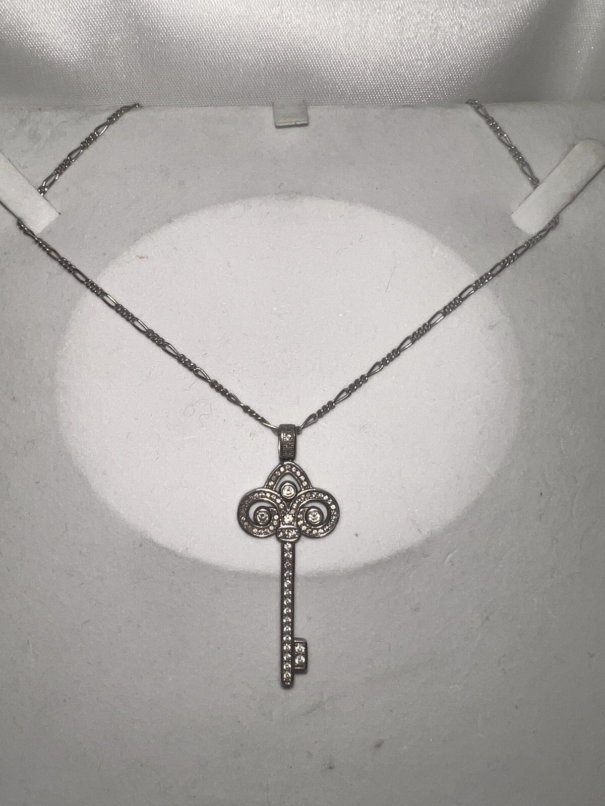 Stunning White Stone Encrusted Solid Silver 925 K… - image 9