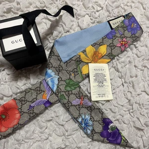 Gucci foulard nœud col motif floral bleu clair