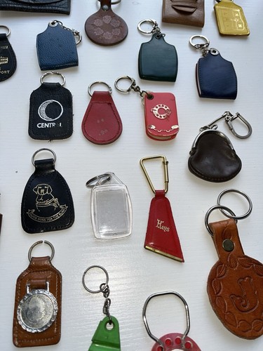Vintage Wooden Plastic Leather Keychains Keyrings Home Automotive Places Etc - Picture 16 of 17
