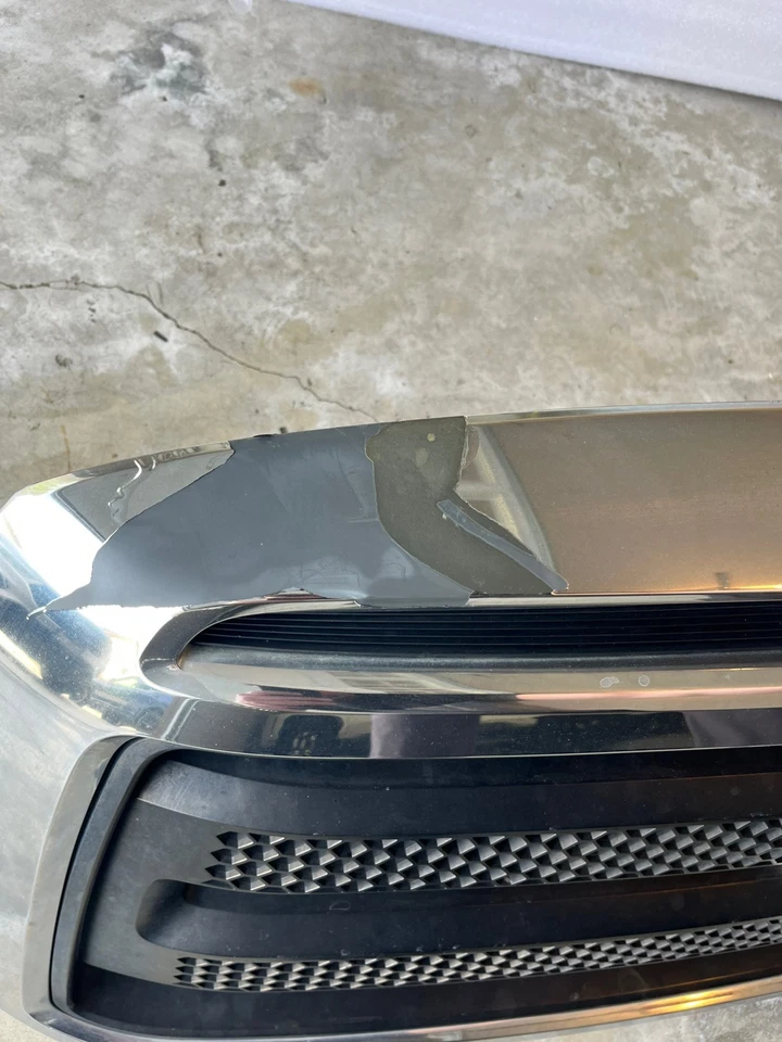 2010 2011 2012 2013 TOYOTA TUNDRA GRILLE OEM USED WITH BLEMISH - Image 2 of 4