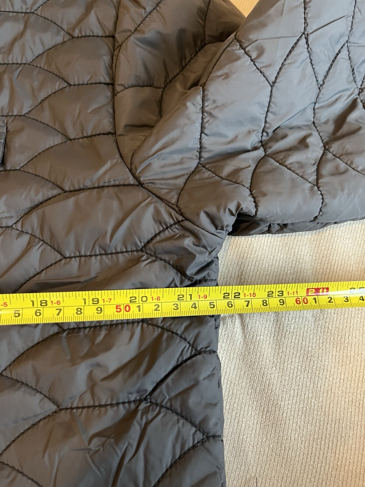 HUK scale quilt button Down jacket medium - image 5