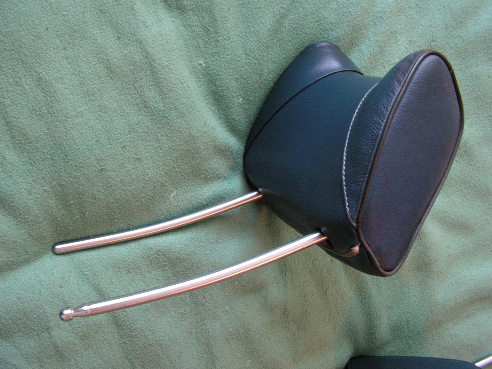 Mercedes W123 Front Headrest 2 complete 300CD 280CE Coupes clean