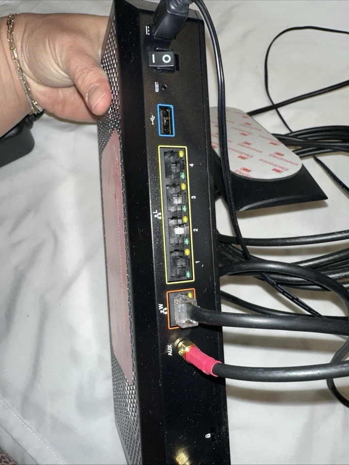 Cradlepoint E110-C4D Router & Battery-Comcast Business E100/110-CP2 S5A036A - Image 3 of 4