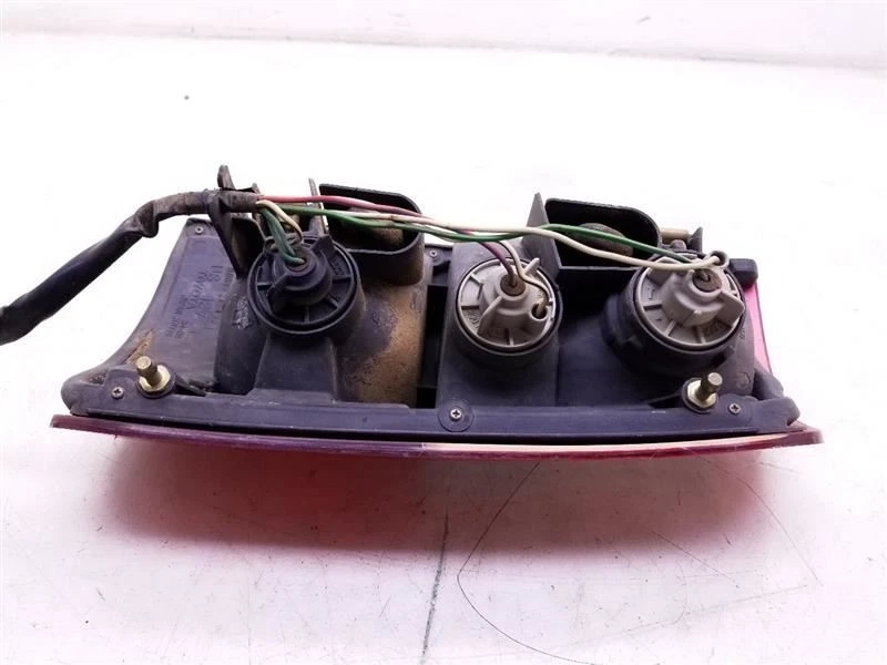 93-98 MONTAJE LUZ TRASERA IZQUIERDA LADO CONDUCTOR TOYOTA T100  Foto 4 de 4