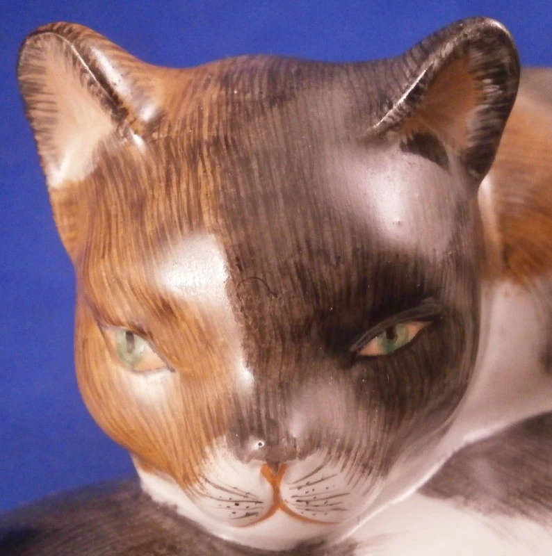 Antigua estatuilla de gato Calico de porcelana de Dresde figura de porcelana gato Foto 2 de 4