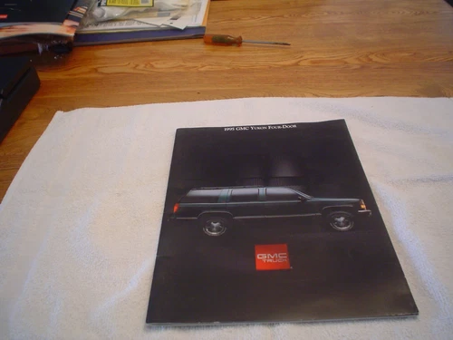 1995 GMC YUKON FOUR DOOR DEALER BROCHURE 33 PAGES