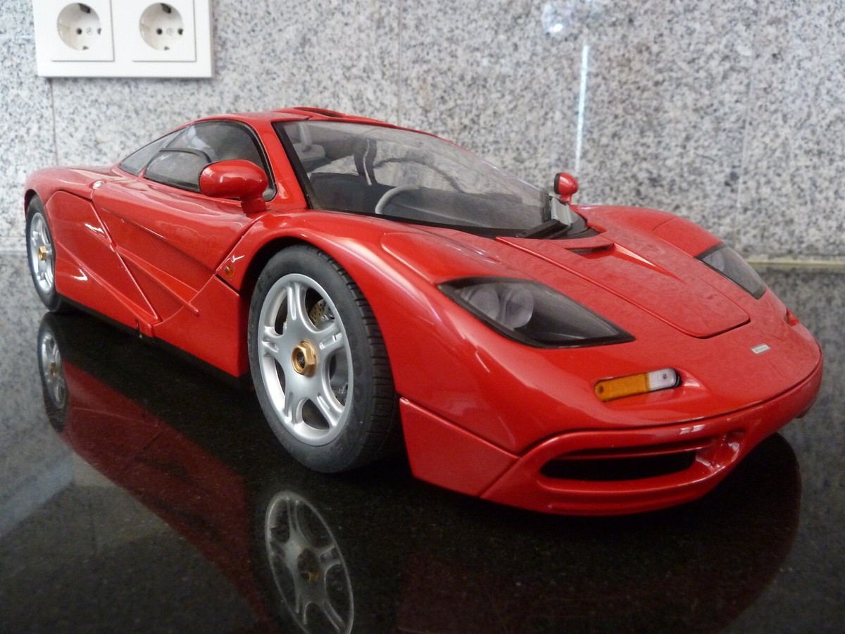 PAUL'S MODEL ART 1/12 McLaren F1 roadcar Red/マクラーレン Art