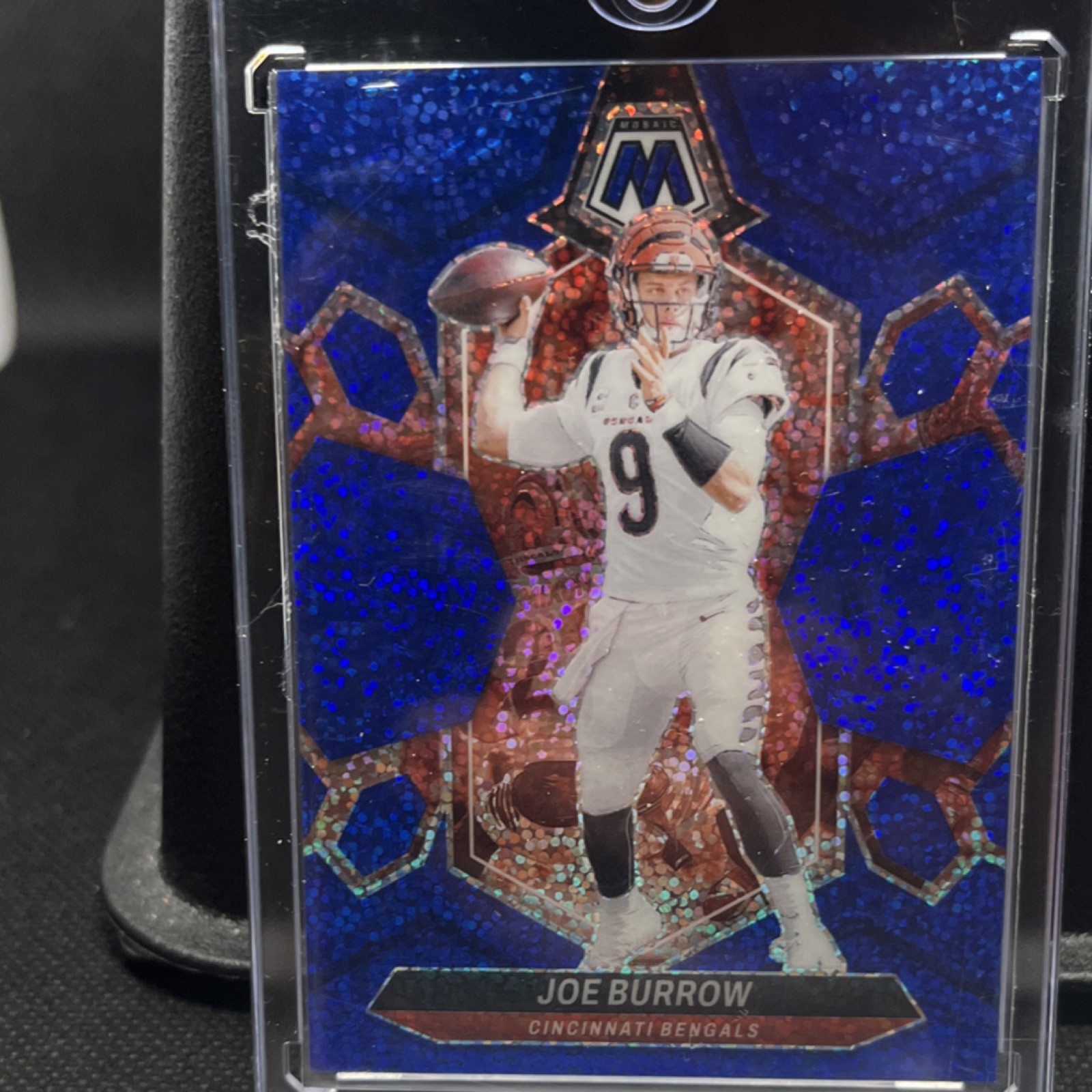 2024 Panini Mosaic Joe Burrow #43 Blue Sparkle Prizm /96 Cincinnati Bengals