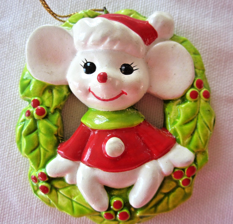 Vintage White Mouse on Wreath Ceramic Plaster Christmas Ornament Holiday Decor
