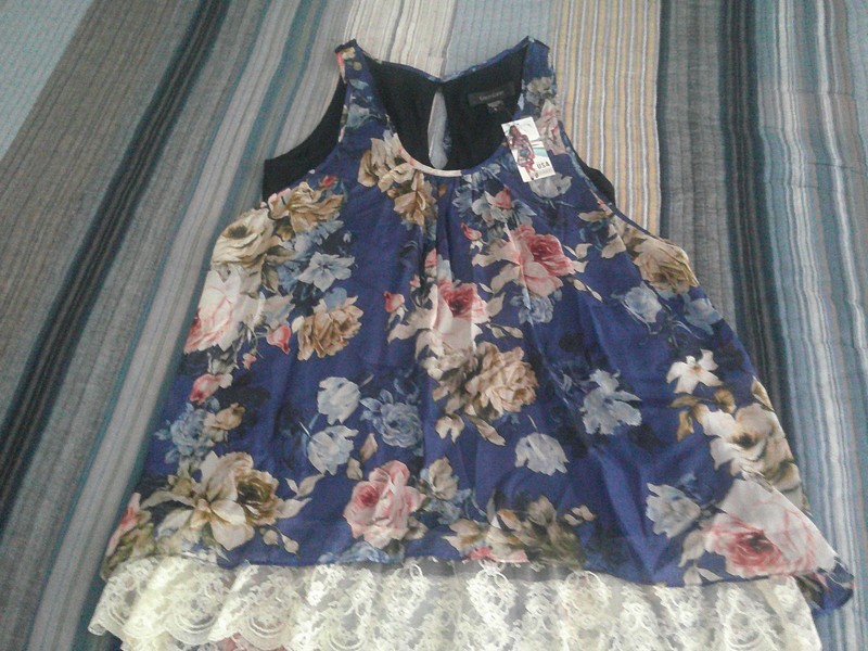 Karen Kane Sleveless Rose Print Tropicali lace accented top NWT size L