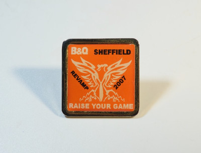 Original B&Q Mitarbeiter Sheffield Raise Your Game Metall Pin Anstecker