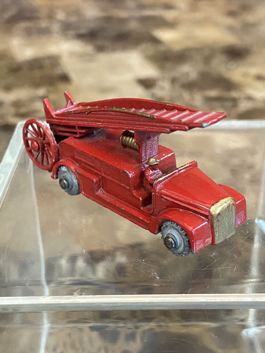 MATCHBOX N°9 FIRE TRUCK 1959 s-l400.jpg