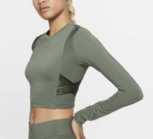 nike crop top and leggings set