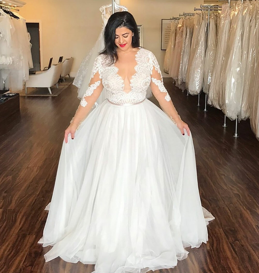 Plus Size V-neck Wedding Dresses Long Sleeve A-line Lace Chiffon Beach Gown