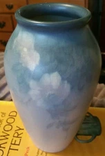 MINTY 1912 XII ROOKWOOD, 913D VELLUM, EDITH WILDMAN, WILD ROSE, ART POTTERY VASE